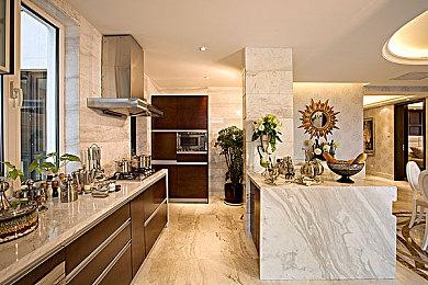 艾尔巴亮相《赛博朋克2077》往日之影新预告片